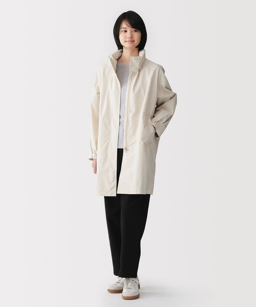無印良品（ムジルシリョウヒン）の「婦人　撥水ＵＶカットフードがしまえるロングコート（その他アウター・レディース・アイボリー/スモーキーグリーン系/ダークネイビー・S/M/L/XL）」の4枚目の写真