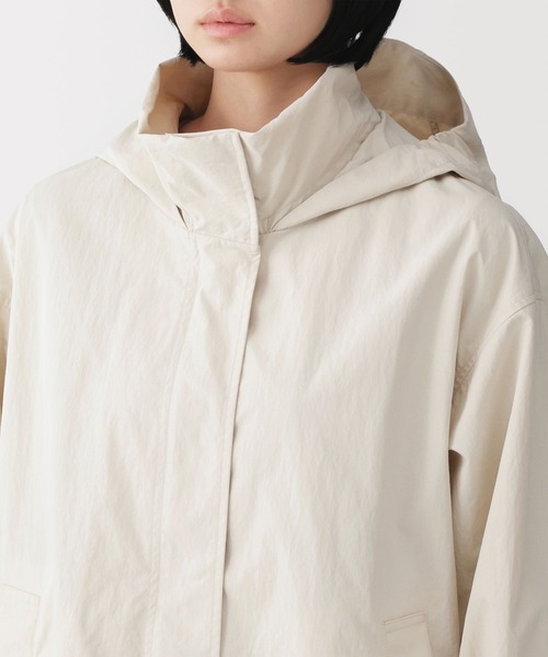 無印良品（ムジルシリョウヒン）の「婦人　撥水ＵＶカットフードがしまえるロングコート（その他アウター・レディース・アイボリー/スモーキーグリーン系/ダークネイビー・S/M/L/XL）」の7枚目の写真