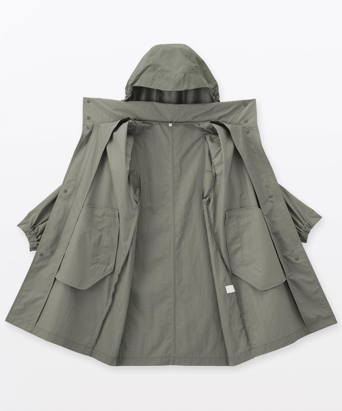 無印良品（ムジルシリョウヒン）の「婦人　撥水ＵＶカットフードがしまえるロングコート（その他アウター・レディース・アイボリー/スモーキーグリーン系/ダークネイビー・S/M/L/XL）」の15枚目の写真