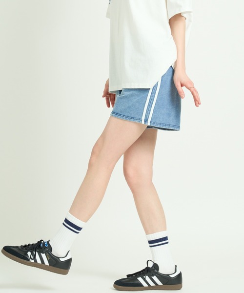 A.D.C.L.(エーディーシーエル)の「カットデニム サイドライン トラックショートパンツ(その他パンツ・レディース・ブラック/サックスブルー・M/L)」の7枚目の写真