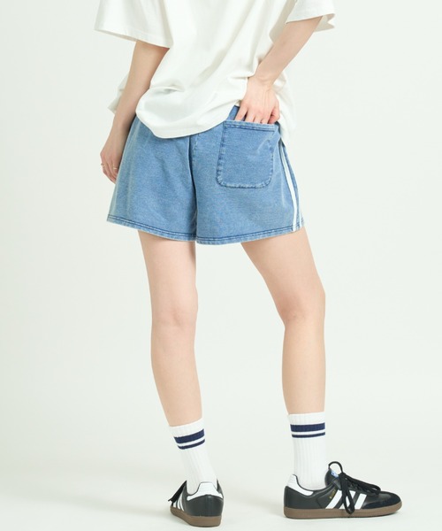 A.D.C.L.(エーディーシーエル)の「カットデニム サイドライン トラックショートパンツ(その他パンツ・レディース・ブラック/サックスブルー・M/L)」の8枚目の写真