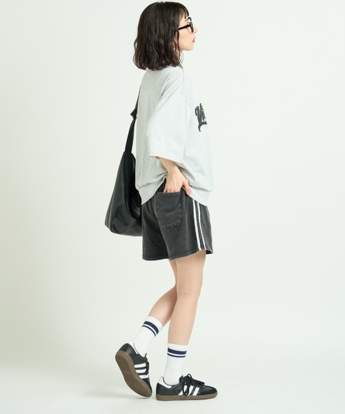 A.D.C.L.(エーディーシーエル)の「カットデニム サイドライン トラックショートパンツ(その他パンツ・レディース・ブラック/サックスブルー・M/L)」の11枚目の写真