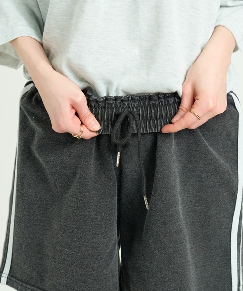 A.D.C.L.(エーディーシーエル)の「カットデニム サイドライン トラックショートパンツ(その他パンツ・レディース・ブラック/サックスブルー・M/L)」の22枚目の写真