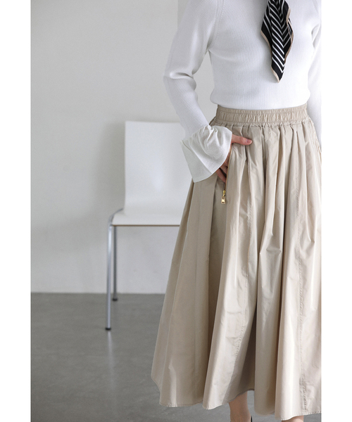 La TOTALITE（ラトータリテ）の「【洗える】タフタジップポケットスカート（スカート・レディース・ネイビー/ベージュ/バーガンディー・38/36）」の2枚目の写真