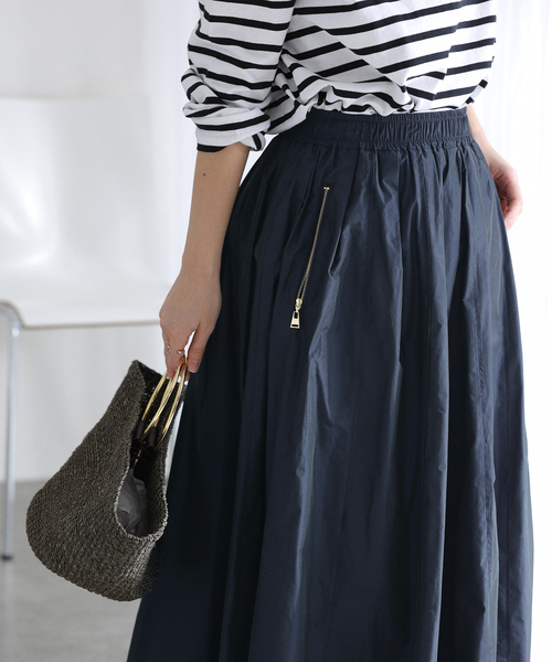 La TOTALITE（ラトータリテ）の「【洗える】タフタジップポケットスカート（スカート・レディース・ネイビー/ベージュ/バーガンディー・38/36）」の4枚目の写真