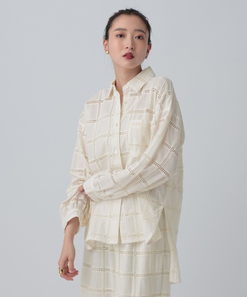 LEPSIM（レプシィム）の「スクエア刺繍シャツチュニック　639398（シャツ/ブラウス・レディース・アイボリー/ブラック・FREE）」の4枚目の写真