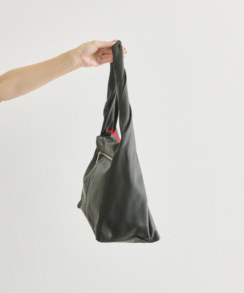 ear PAPILLONNER（イアパピヨネ）の「【kawa-kawa(カワカワ)】NO1556 0.8ビッグショルダーバッグ（ショルダーバッグ・レディース・ブラック・FREE）」の3枚目の写真