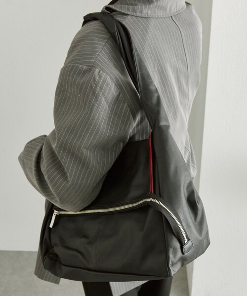 ear PAPILLONNER（イアパピヨネ）の「【kawa-kawa(カワカワ)】NO1556 0.8ビッグショルダーバッグ（ショルダーバッグ・レディース・ブラック・FREE）」の15枚目の写真