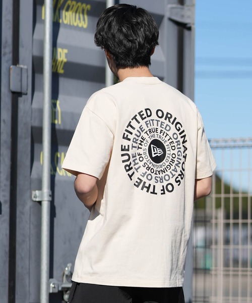 NEW ERA(ニューエラ)の「NEW ERA/ニューエラ 半袖 Tシャツ バックプリント コットン Circle ロゴ(Tシャツ/カットソー・メンズ・ホワイト/ダークグレー/クリーム/ブラック・XL/XXL/M/L)」の4枚目の写真