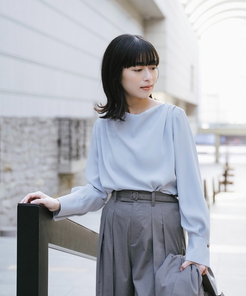 Sirin(シリン)の「ダブルクロスドレープブラウス(シャツ/ブラウス・レディース・ピンクベージュ/ライトブルー/オフホワイト/ネイビー・FREE)」の5枚目の写真