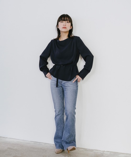 Sirin(シリン)の「ダブルクロスドレープブラウス(シャツ/ブラウス・レディース・ピンクベージュ/ライトブルー/オフホワイト/ネイビー・FREE)」の12枚目の写真