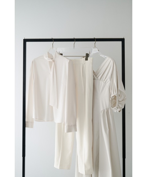 Her lip to（ハーリップトゥー）の「Long Tie Slit Blouse（シャツ/ブラウス・レディース・ライトグレー/オフホワイト・S/M）」の16枚目の写真