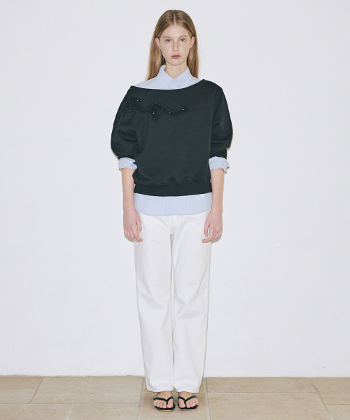SINOON(シヌーン)の「Off Shoulder Frill Sweatshirt (Charcoal)(スウェット・レディース・チャコール・FREE)」の3枚目の写真