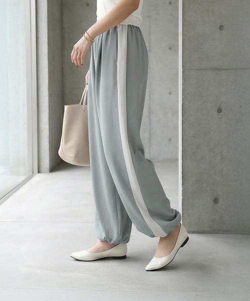 STYLE DELI（スタイルデリ）の「ドロスト裾サイドラインパンツ（その他パンツ・レディース・ブルーグレー・FREE）」の7枚目の写真