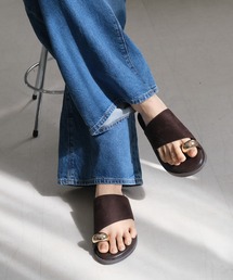 AmiAmi（アミアミ）の「【さっと秒履き!】サムリングゴールドモチーフサンダル（サンダル）」