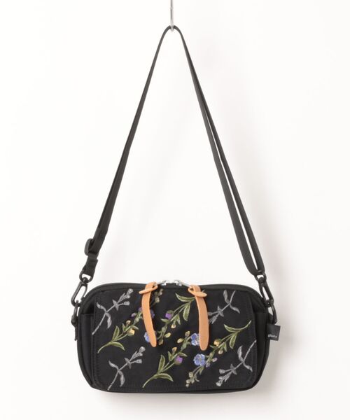 SUPER HAKKA（スーパーハッカ）の「「glanta」フラワーストライプ刺繍ミニショルダーバッグ（ショルダーバッグ・レディース・ピンク/ブラック/グレー・FREE）」の2枚目の写真