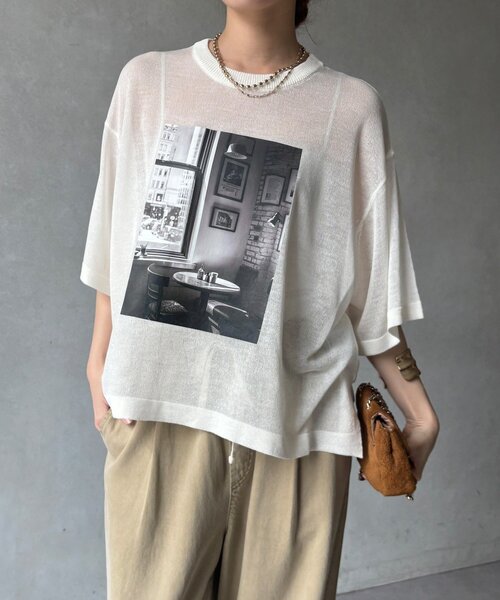 DouDou(ドゥドゥ)の「【WEB限定】プリントシアーニットプルオーバー(Tシャツ/カットソー・レディース・ネイビー/グレー/オフホワイト・FREE)」の9枚目の写真