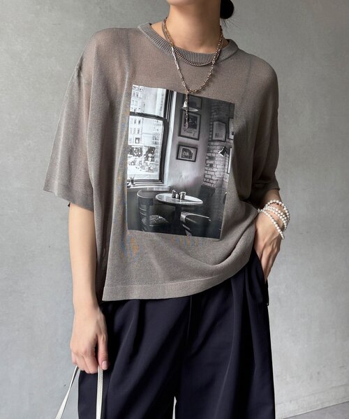 DouDou(ドゥドゥ)の「【WEB限定】プリントシアーニットプルオーバー(Tシャツ/カットソー・レディース・ネイビー/グレー/オフホワイト・FREE)」の19枚目の写真