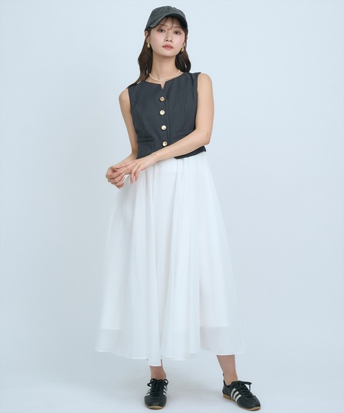 AND COUTURE(アンドクチュール)の「ショートジレレイヤードワンピース(ワンピース・レディース・ベージュ/カーキ/チャコールグレー・FREE)」の1枚目の写真
