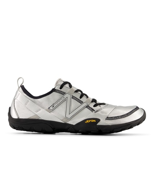 NEW BALANCE(ニューバランス)の「MT10O(スニーカー・メンズ・シルバー/ブラック・23.0cm/23.5cm/24.0cm/24.5cm/25.0cm/25.5cm/26.0cm/26.5cm/27.0cm/27.5cm/28.0cm/28.5cm/29.0cm/22.5cm)」の2枚目の写真