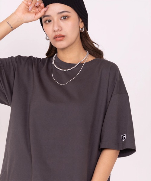NEWTRAL(ニュートラル)の「【NEWTRAL】オーバーサイズ ワンポイント刺繍 5.6oz スタンダードエンブレム半袖Tシャツ ユニセックス(Tシャツ/カットソー・レディース・チャコールグレー/ブラック/ライトピンク/ネイビー/ホワイト/ライトグレー・L/XL/S/M)」の3枚目の写真
