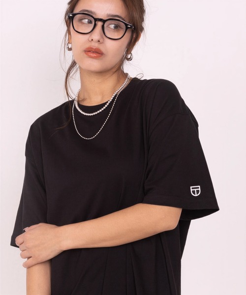 NEWTRAL(ニュートラル)の「【NEWTRAL】オーバーサイズ ワンポイント刺繍 5.6oz スタンダードエンブレム半袖Tシャツ ユニセックス(Tシャツ/カットソー・レディース・チャコールグレー/ブラック/ライトピンク/ネイビー/ホワイト/ライトグレー・L/XL/S/M)」の2枚目の写真