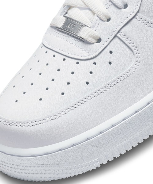 NIKE(ナイキ)の「NIKE AIR FORCE 1 07 CW2288-111(スニーカー・メンズ・ホワイト・26.5cm/27cm/27.5cm/28cm/26cm/28.5cm)」の2枚目の写真