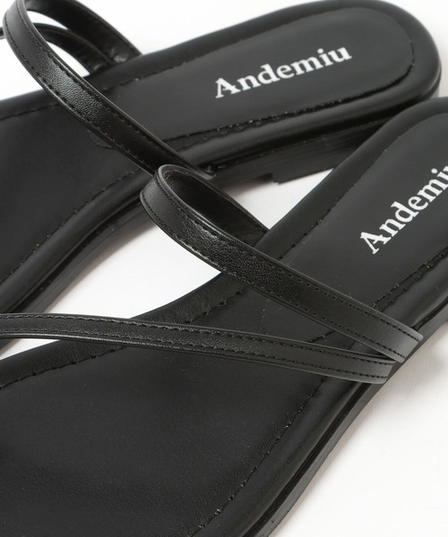 Andemiu(アンデミュウ)の「サムリングレザーフラットサンダル664275(サンダル・レディース・アイボリー/ブラック・LARGE/MEDIUM)」の8枚目の写真