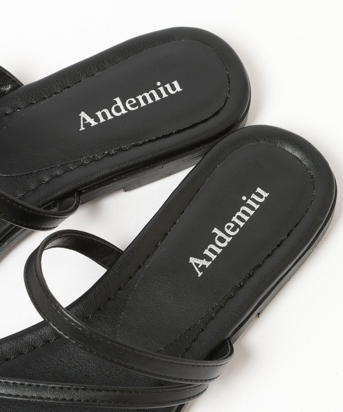 Andemiu(アンデミュウ)の「サムリングレザーフラットサンダル664275(サンダル・レディース・アイボリー/ブラック・LARGE/MEDIUM)」の9枚目の写真