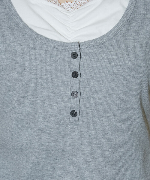 PUBLUX(パブリュクス)の「PUBLUX/パブリュクス 半袖 レース レイヤード風 ヘンリーネック カットソー(Tシャツ/カットソー・レディース・ネイビー/ブラック/グレー・フリ-)」の13枚目の写真
