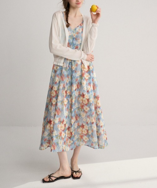 LUCPY(ラクピー)の「フラワープリントキャミソールワンピース(ワンピース・レディース・ライトブルー・XX-LARGE/X-LARGE/LARGE/MEDIUM)」の4枚目の写真