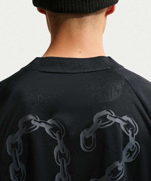 NIKE SB（ナイキエスビー）の「ナイキ SB ジャカード スケートボードジャージー トップス / Nike SB Jacquard Skate Jersey Top IF1303-010 Black（Tシャツ/カットソー・メンズ・ブラック・2XL/XL/M/L/S）」の3枚目の写真