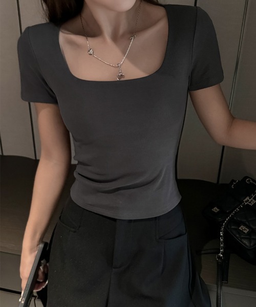 おしゃれスタ(オシャレスタ)の「スクエアネック半袖シンプルトップス(Tシャツ/カットソー・レディース・ブラウン/グレー/ブラック/ホワイト・S/M/L/XL)」の3枚目の写真