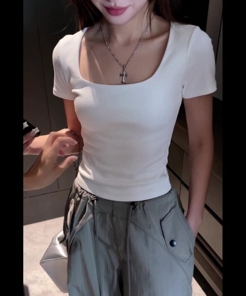 おしゃれスタ(オシャレスタ)の「スクエアネック半袖シンプルトップス(Tシャツ/カットソー・レディース・ブラウン/グレー/ブラック/ホワイト・S/M/L/XL)」の5枚目の写真