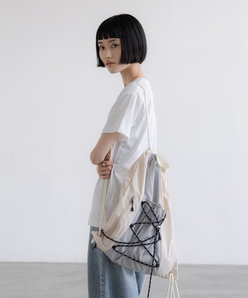 LOWRYS FARM（ローリーズファーム）の「レースアップナップサック 675918（バックパック/リュック・レディース・アイボリー/ブラック・FREE）」の4枚目の写真