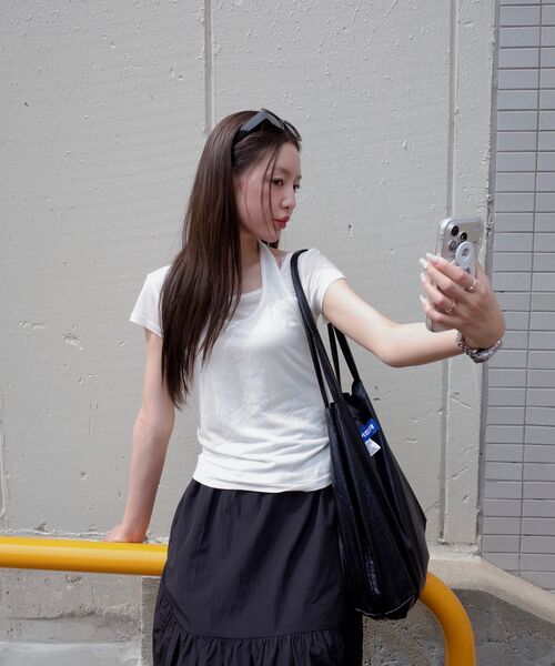 MUSINSA STANDARD WOMAN（ムシンサスタンダードウーマン）の「ウィメンズウールテンセルホルターレイヤードTシャツ[トープ]（Tシャツ/カットソー・レディース・その他・SMALL/MEDIUM/LARGE/X-SMALL）」の8枚目の写真