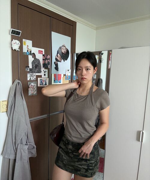 MUSINSA STANDARD WOMAN（ムシンサスタンダードウーマン）の「ウィメンズウールテンセルホルターレイヤードTシャツ[トープ]（Tシャツ/カットソー・レディース・その他・SMALL/MEDIUM/LARGE/X-SMALL）」の10枚目の写真