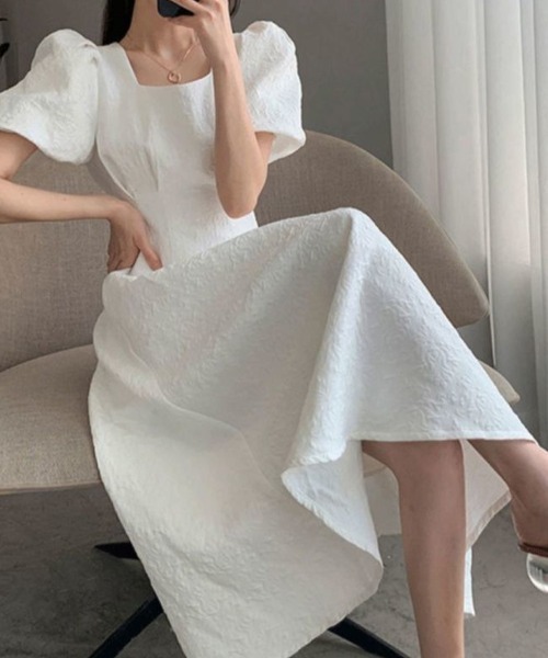 mielu(ミエル)の「スクエアネックパフワンピース(ワンピース・レディース・ブラック/ホワイト・LARGE/MEDIUM)」の3枚目の写真