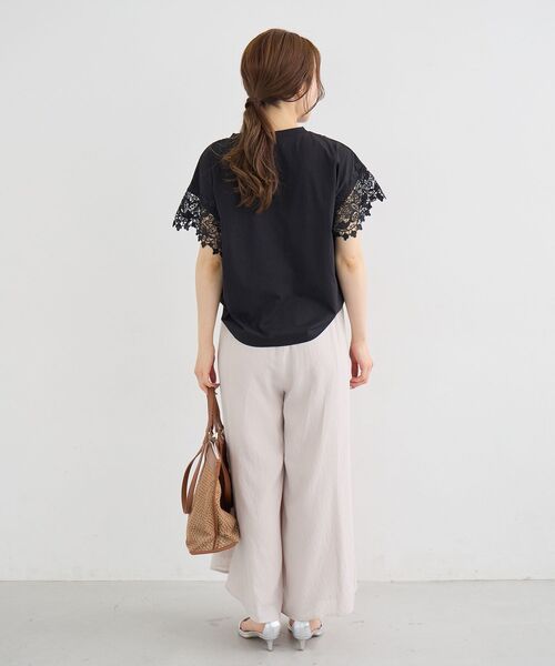 le.coeur blanc（ルクールブラン）の「レースドッキングカットソー（Tシャツ/カットソー・レディース・グレイッシュベージュ/ブラック/オフホワイト・38）」の8枚目の写真