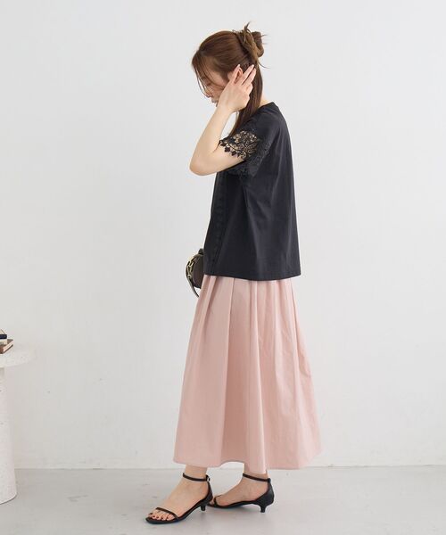 le.coeur blanc（ルクールブラン）の「レースドッキングカットソー（Tシャツ/カットソー・レディース・グレイッシュベージュ/ブラック/オフホワイト・38）」の13枚目の写真