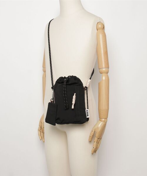 CONTROL FREAK / CTFK（コントロールフリーク）の「(CONTROL FREAK)NYLON HANDY SHOULDER（ショルダーバッグ・レディース・ブラック・ONE SIZE）」の2枚目の写真