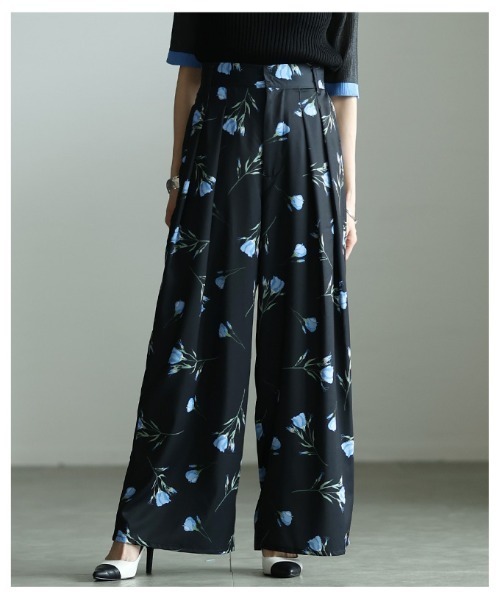 Sawa a la mode(サワアラモード)の「花柄ハイウエストタックワイドパンツ(その他パンツ・レディース・ブラック/ネイビー・FREE)」の8枚目の写真