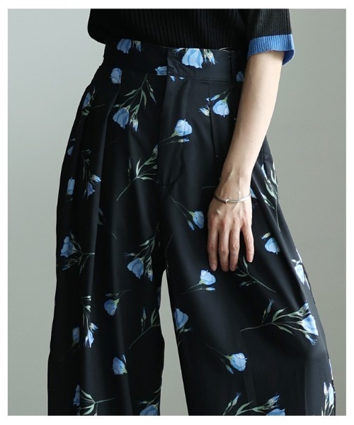Sawa a la mode(サワアラモード)の「花柄ハイウエストタックワイドパンツ(その他パンツ・レディース・ブラック/ネイビー・FREE)」の14枚目の写真