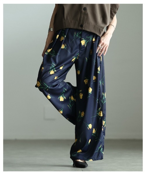 Sawa a la mode(サワアラモード)の「花柄ハイウエストタックワイドパンツ(その他パンツ・レディース・ブラック/ネイビー・FREE)」の18枚目の写真