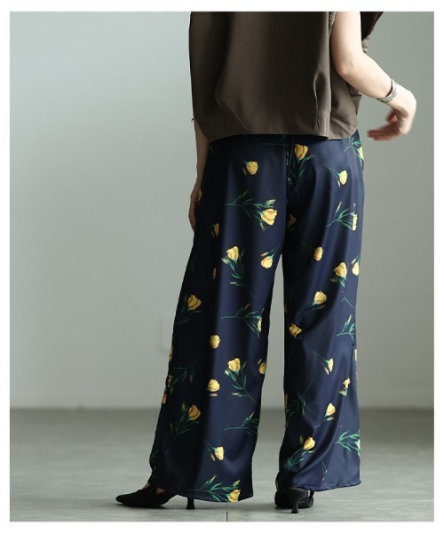 Sawa a la mode(サワアラモード)の「花柄ハイウエストタックワイドパンツ(その他パンツ・レディース・ブラック/ネイビー・FREE)」の21枚目の写真
