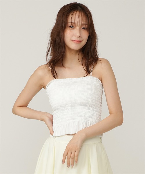 AND COUTURE(アンドクチュール)の「シャーリングカップ付きキャミソール(キャミソール・レディース・ブラック/オフホワイト・FREE)」の2枚目の写真