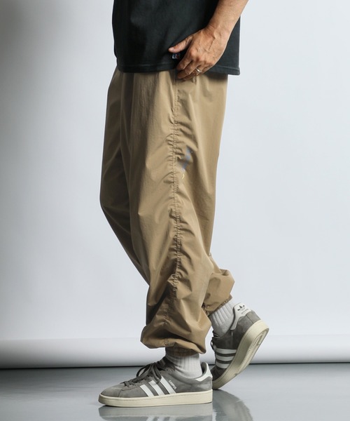 The DUFFER of ST.GEORGE(ザダファーオブセントジョージ)の「〔BLACK LABEL〕"A-PACK" STRETCH RIPSTOP GYM PANTS:リップストップ ジムパンツ / バルーンシルエット / ジョガーパンツ / ワークアウト / ストリートスポーツ(その他パンツ・メンズ・ネイビー/ブラック/ベージュ・MEDIUM/X-LARGE/LARGE)」の16枚目の写真