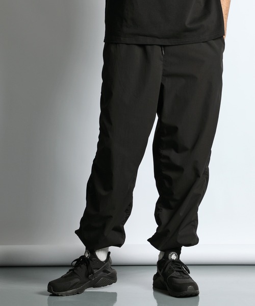 The DUFFER of ST.GEORGE(ザダファーオブセントジョージ)の「〔BLACK LABEL〕"A-PACK" STRETCH RIPSTOP GYM PANTS:リップストップ ジムパンツ / バルーンシルエット / ジョガーパンツ / ワークアウト / ストリートスポーツ(その他パンツ・メンズ・ネイビー/ブラック/ベージュ・MEDIUM/X-LARGE/LARGE)」の21枚目の写真