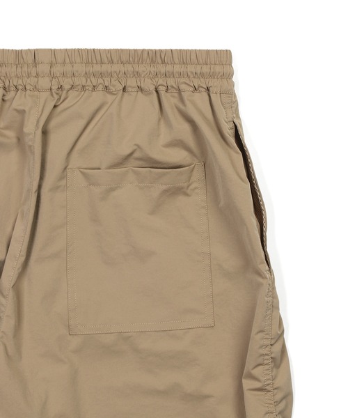 The DUFFER of ST.GEORGE(ザダファーオブセントジョージ)の「〔BLACK LABEL〕"A-PACK" STRETCH RIPSTOP GYM PANTS:リップストップ ジムパンツ / バルーンシルエット / ジョガーパンツ / ワークアウト / ストリートスポーツ(その他パンツ・メンズ・ネイビー/ブラック/ベージュ・MEDIUM/X-LARGE/LARGE)」の11枚目の写真