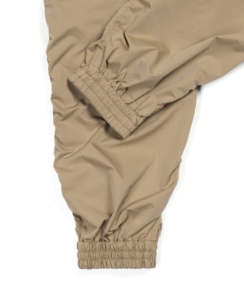 The DUFFER of ST.GEORGE(ザダファーオブセントジョージ)の「〔BLACK LABEL〕"A-PACK" STRETCH RIPSTOP GYM PANTS:リップストップ ジムパンツ / バルーンシルエット / ジョガーパンツ / ワークアウト / ストリートスポーツ(その他パンツ・メンズ・ネイビー/ブラック/ベージュ・MEDIUM/X-LARGE/LARGE)」の10枚目の写真